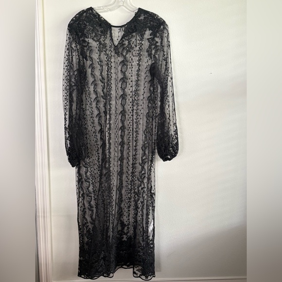 Elegant Black Lace Dress - Picture 3 of 5